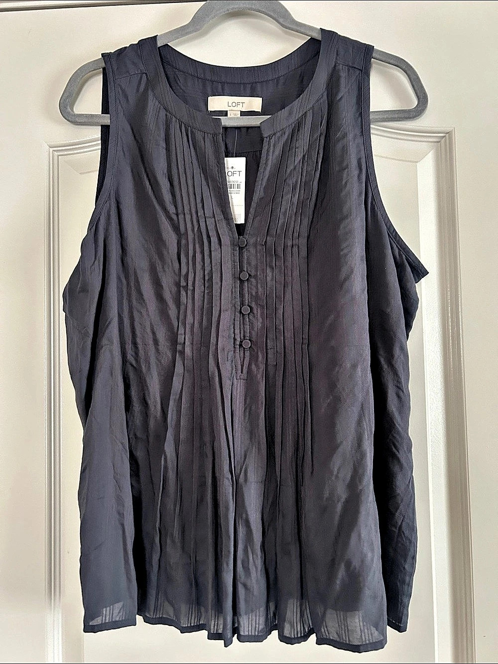 LOFT Pleated Sleeveless Blouse in Gray Size Large NWT
